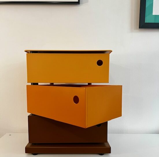 Mobile girevole 3 cassetti Toni-caldi con cassetto aperto